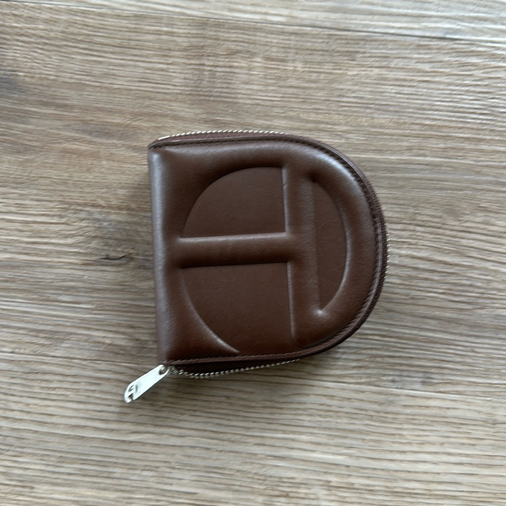Telfar wallet “chocolate”